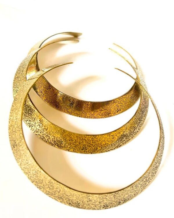 Standout Floral Pattern Collar Brass Choker