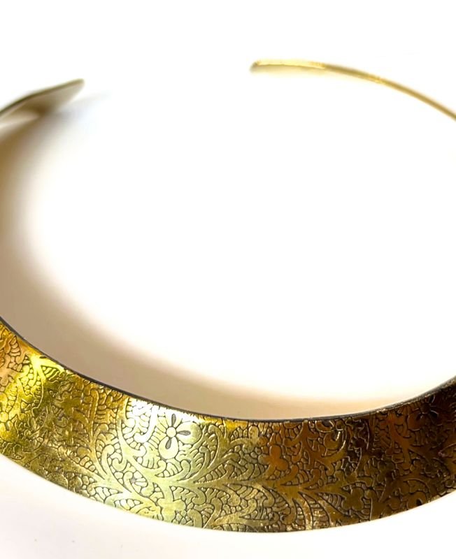 Standout Floral Pattern Collar Brass Choker - Image 5
