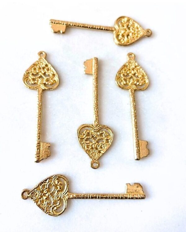 Ornate Heart Brass Key Pendant – 1 Piece