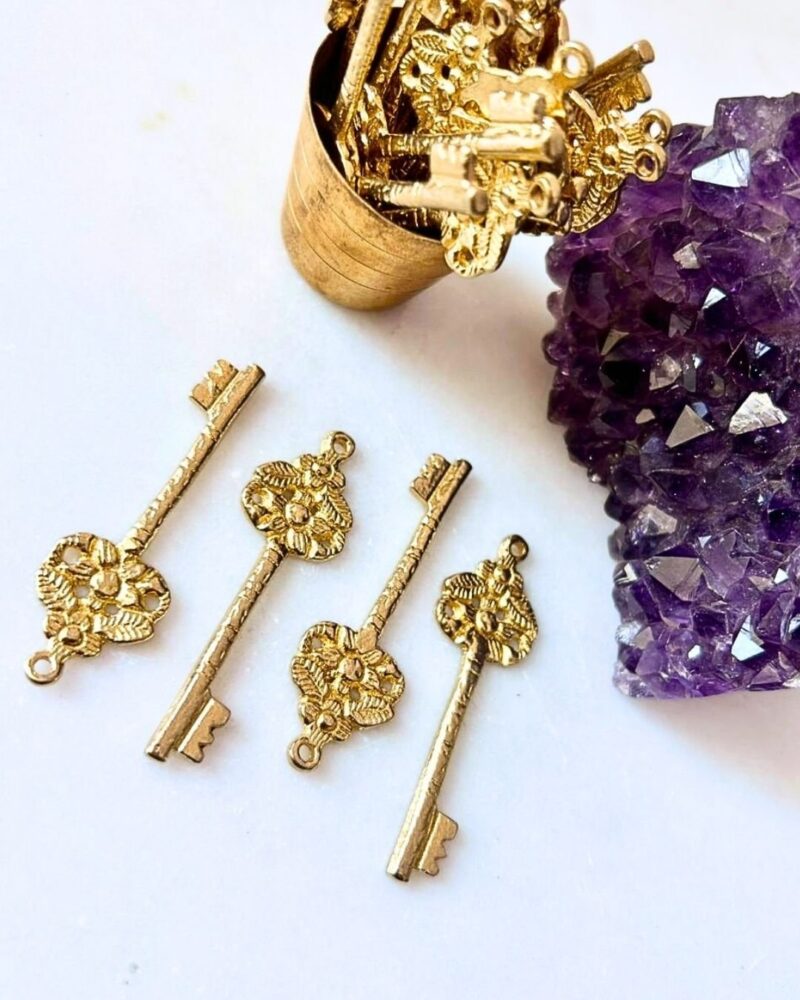 Floral Brass Key Pendant – 1 Piece