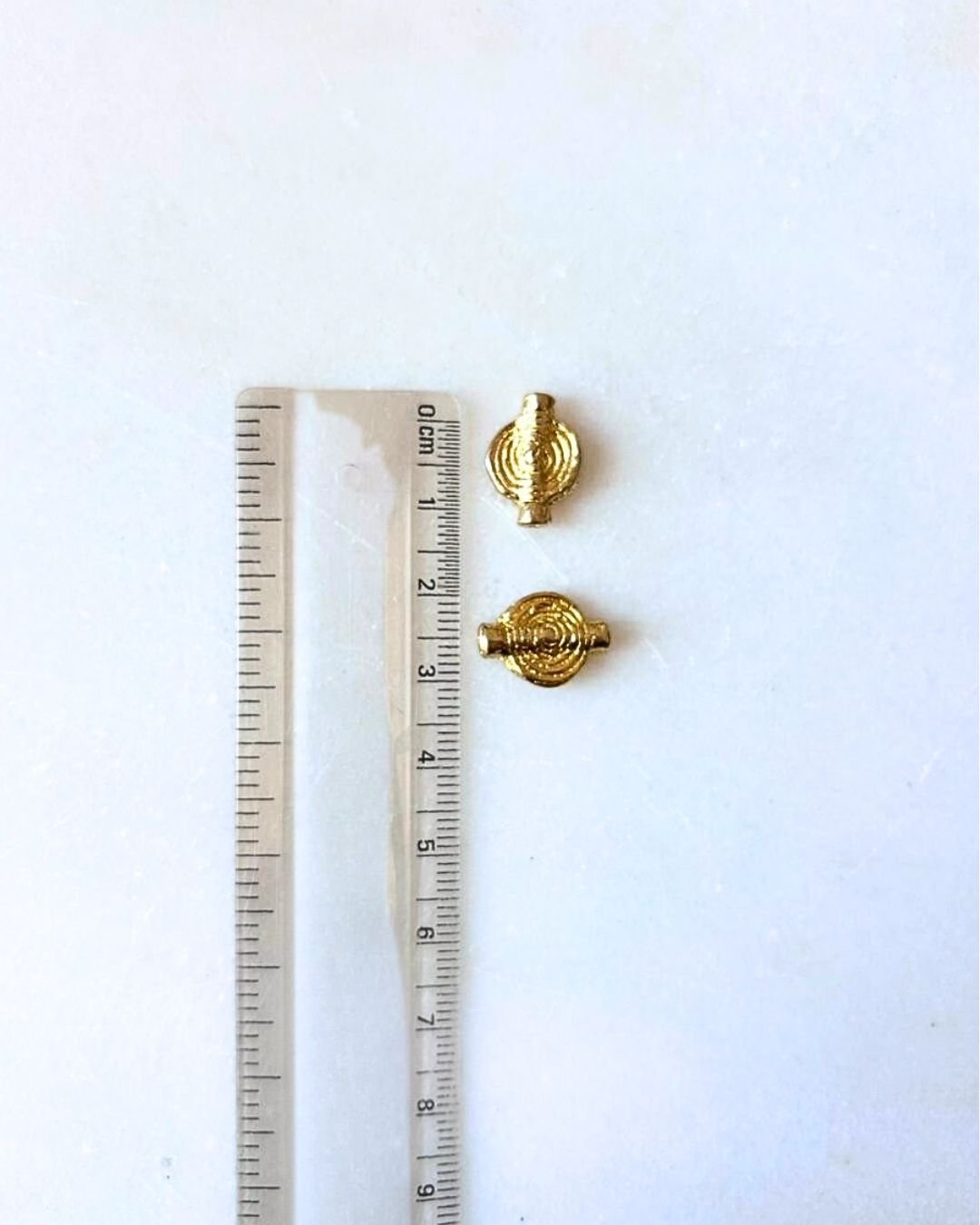 Round Ribbed Brass Charms – Pack of 10 Pieces - Image 3