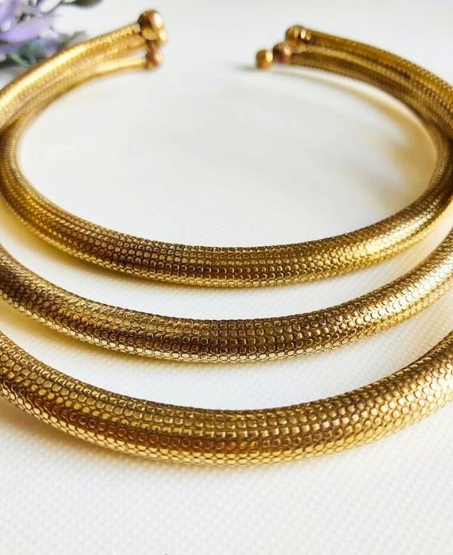 Honeycomb Finish Brass Choker - Image 3