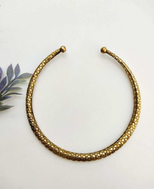 Hexagon Finish Brass Choker - Image 2