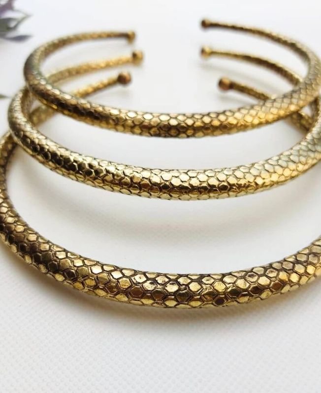 Hexagon Finish Brass Choker - Image 4