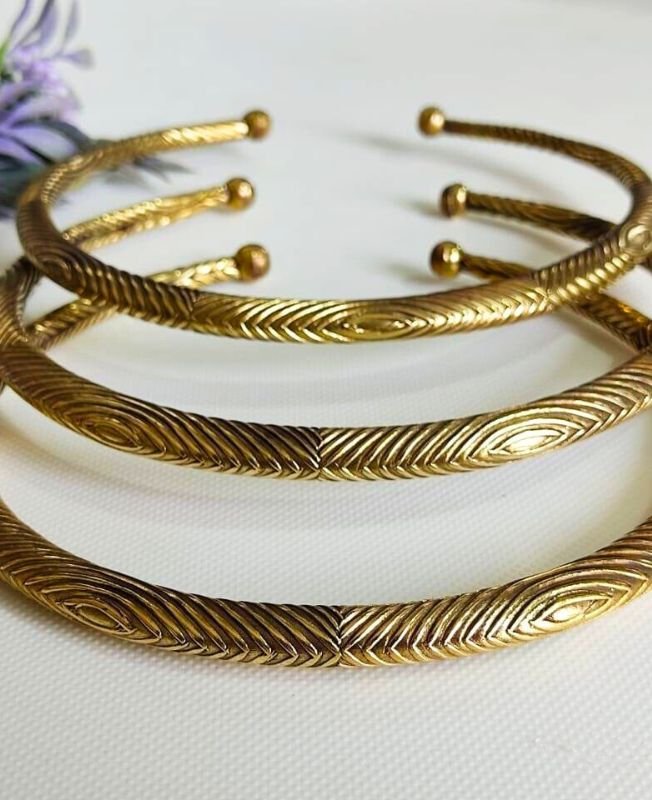 Decorative Twist Finish Brass Choker - Image 3