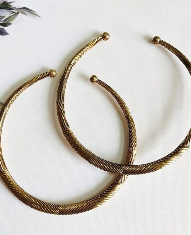 Decorative Twist Finish Brass Choker - Image 5