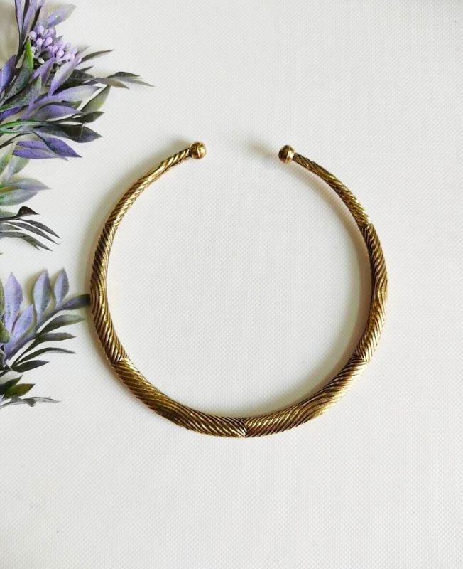 Decorative Twist Finish Brass Choker - Image 2