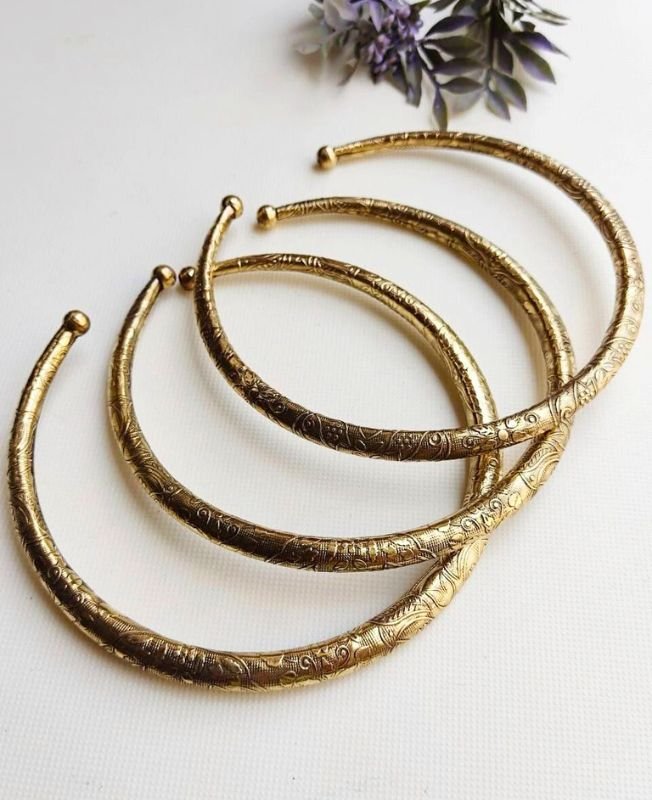 Geometric Finish Brass Choker - Image 2