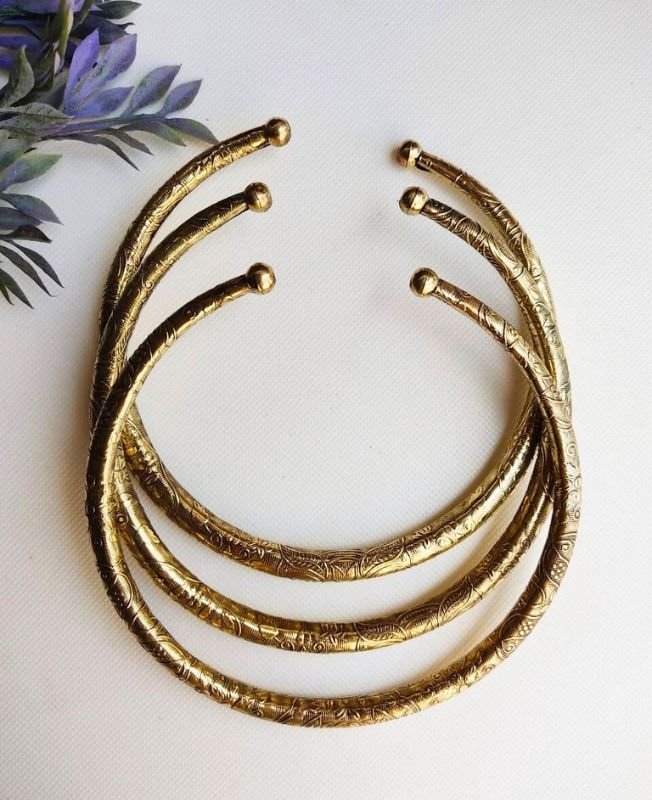 Geometric Finish Brass Choker