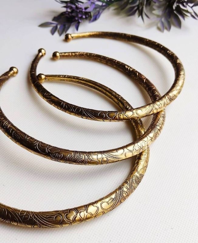 Swirl Finish Brass Choker - Image 4