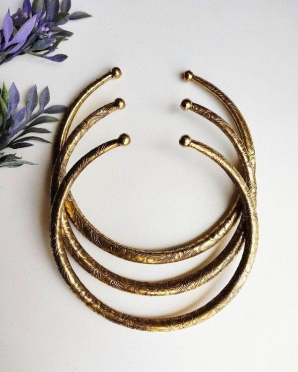 Swirl Finish Brass Choker
