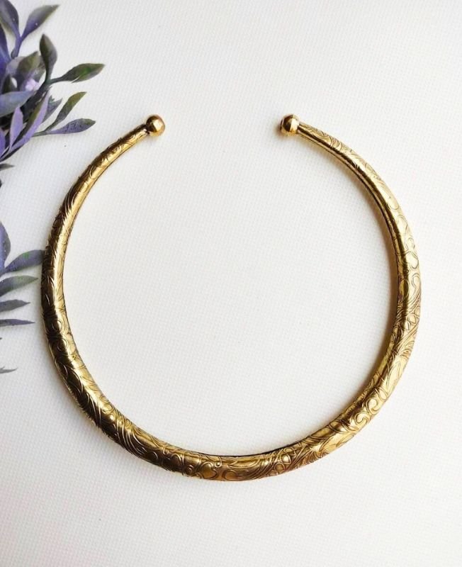 Swirl Finish Brass Choker - Image 2