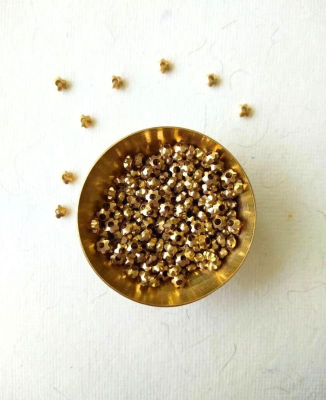 2.5mm Unique Brass Flower Tyre Beads – 10g - Image 3