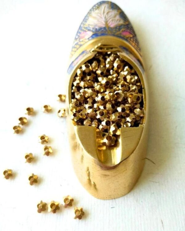2.5mm Unique Brass Flower Tyre Beads – 10g