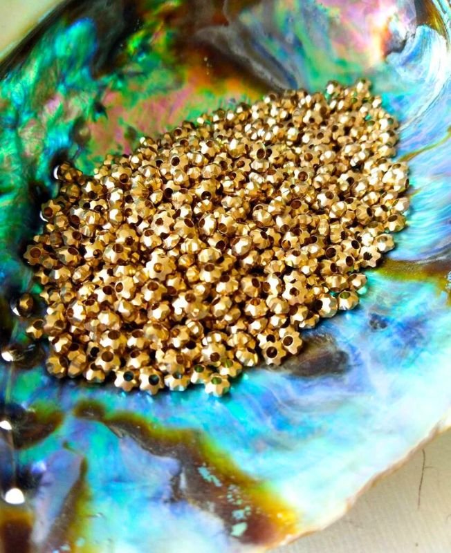 2.5mm Unique Brass Flower Tyre Beads – 10g - Image 2