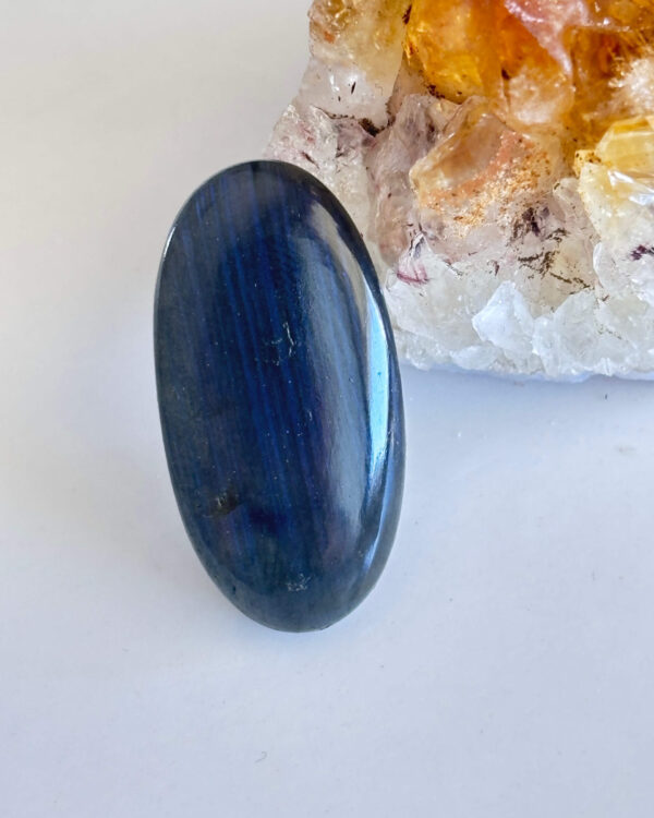 Natural Labradorite Stone with Unique Flash
