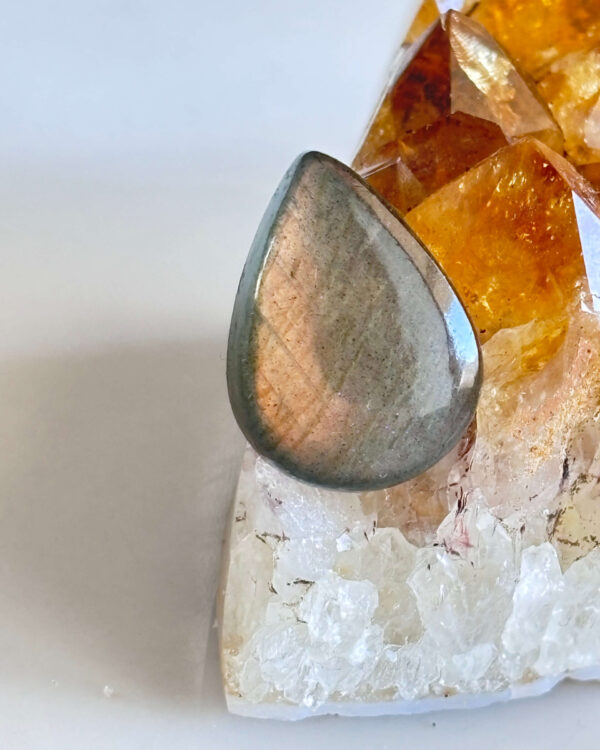 High Quality Natural Labradorite Gemstone