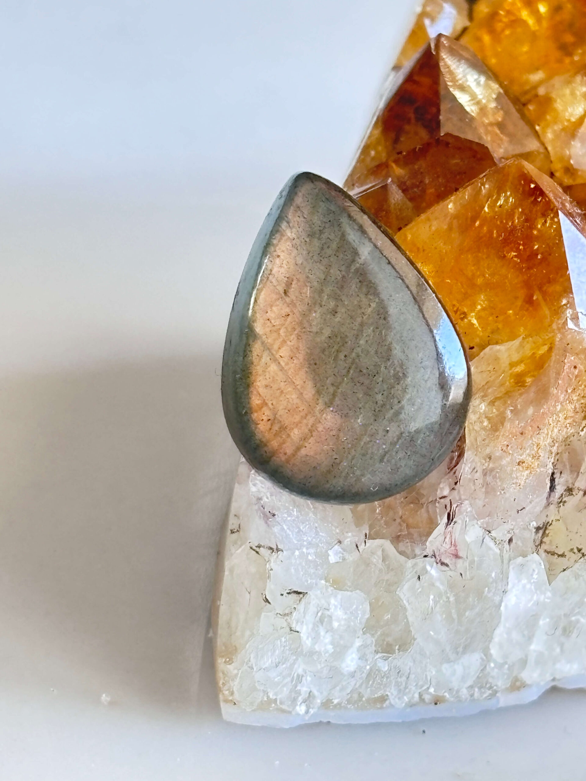 High Quality Natural Labradorite Gemstone