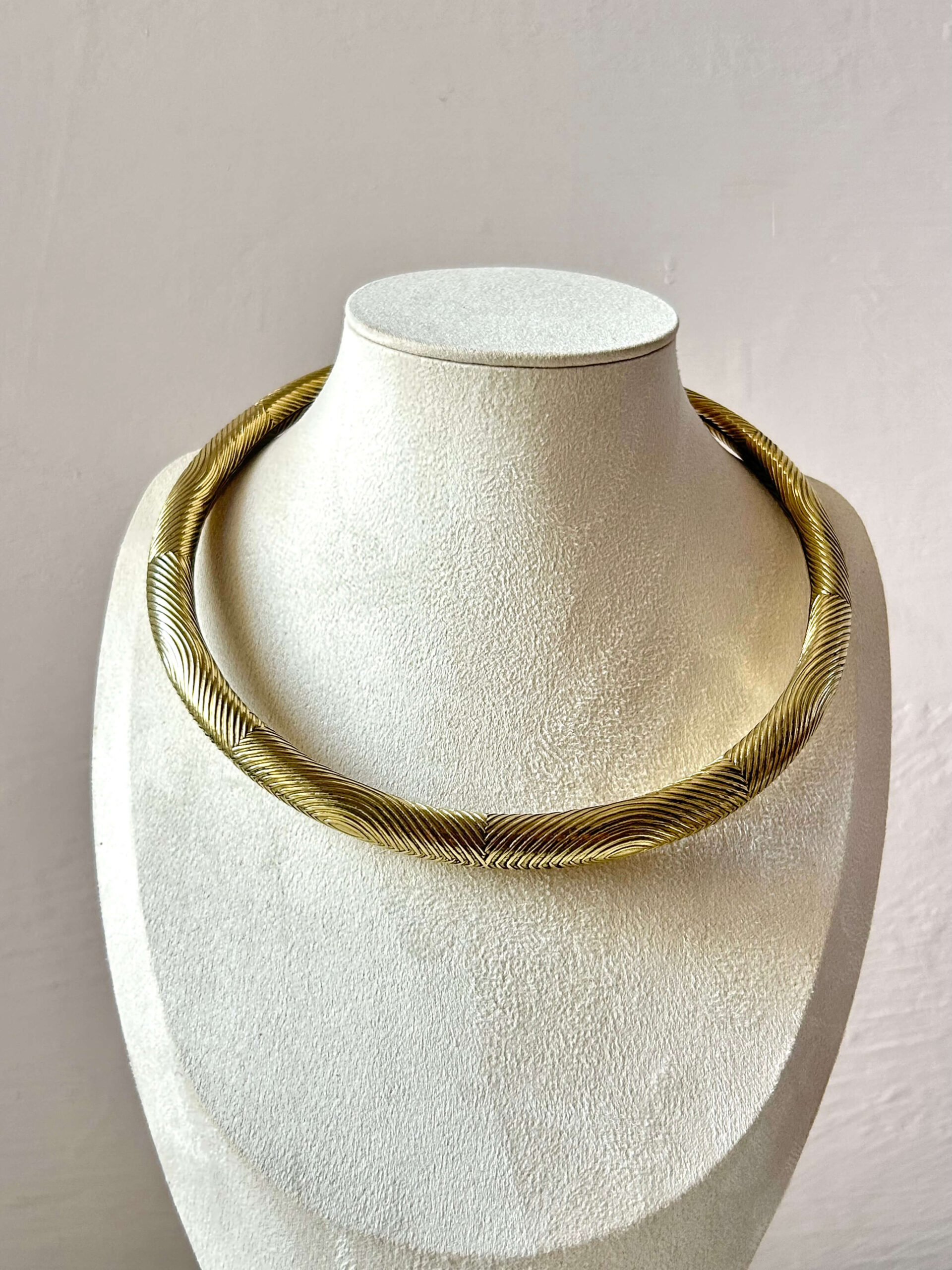 Decorative Twist Finish Brass Choker - Image 6