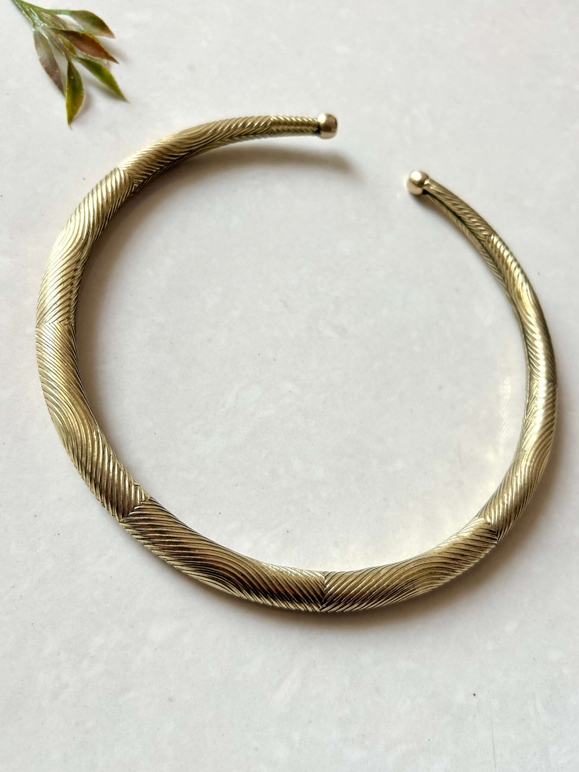 Decorative Twist Finish Brass Choker - Image 7