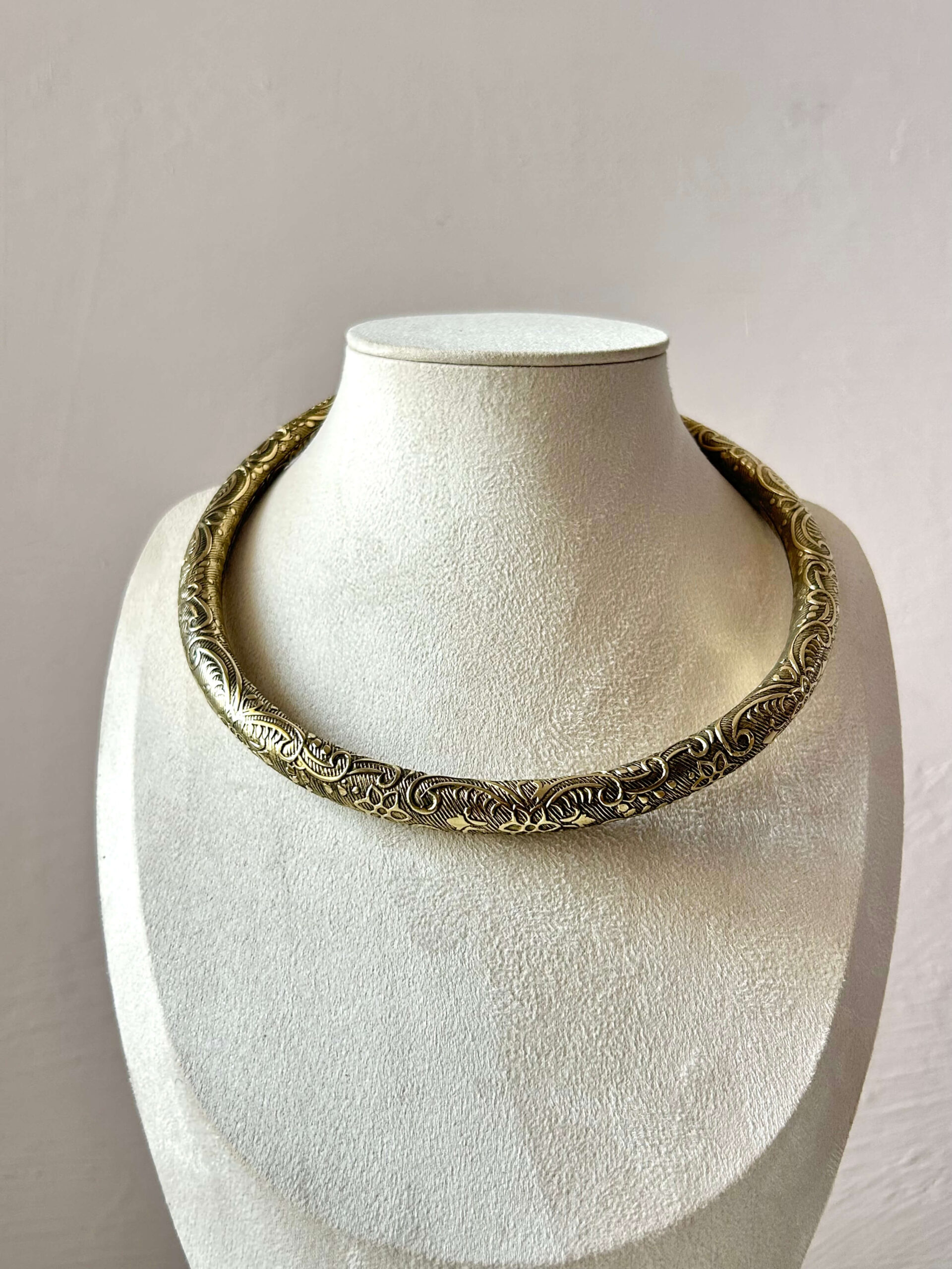Ornate Finish Brass Choker - Image 6