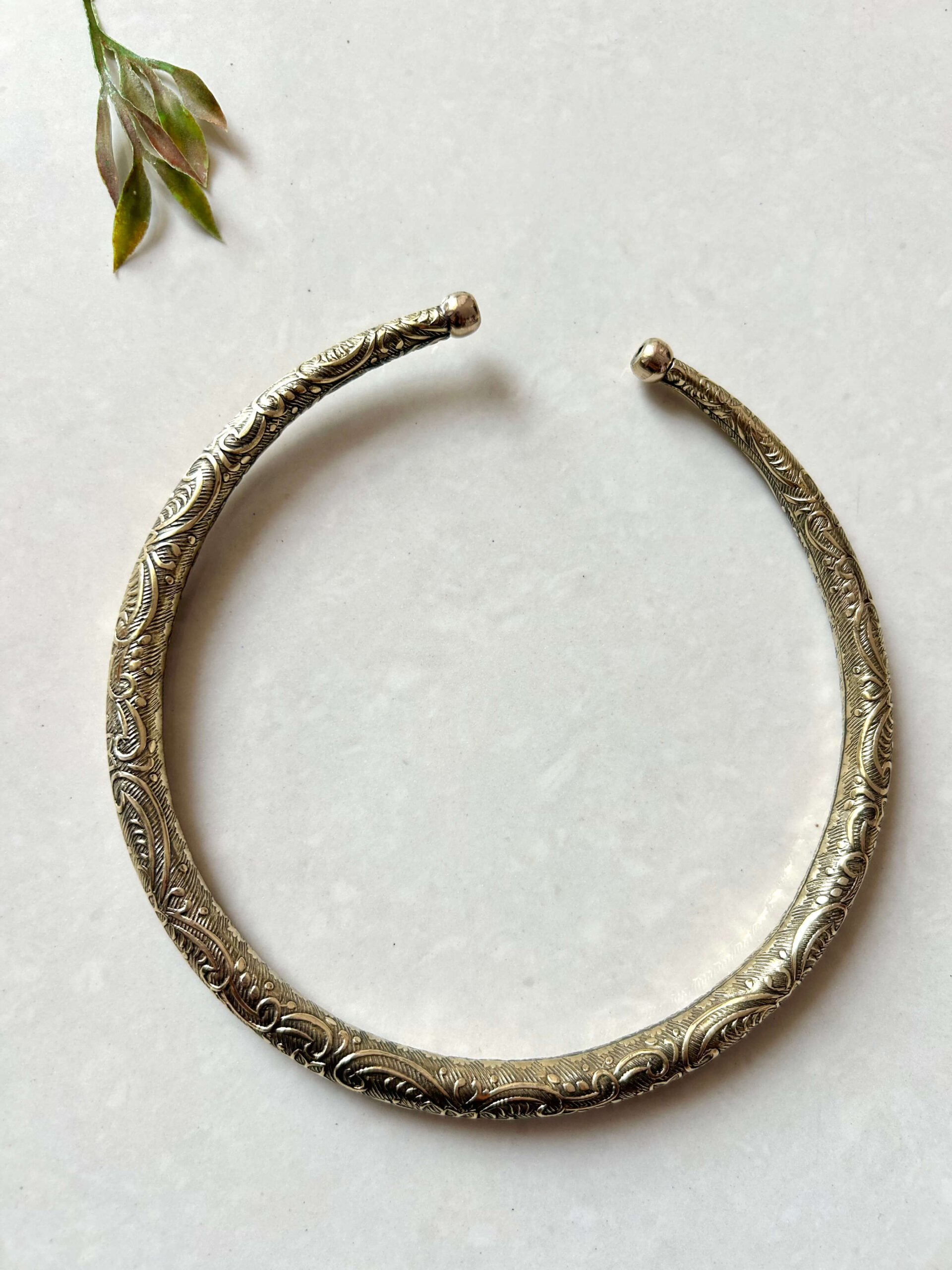 Ornate Finish Brass Choker - Image 7