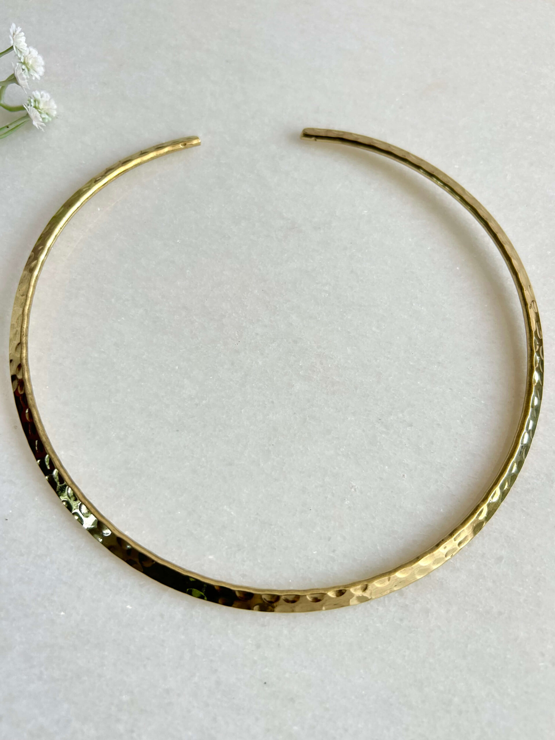 Sleek Curve Finish Brass Choker - Image 5