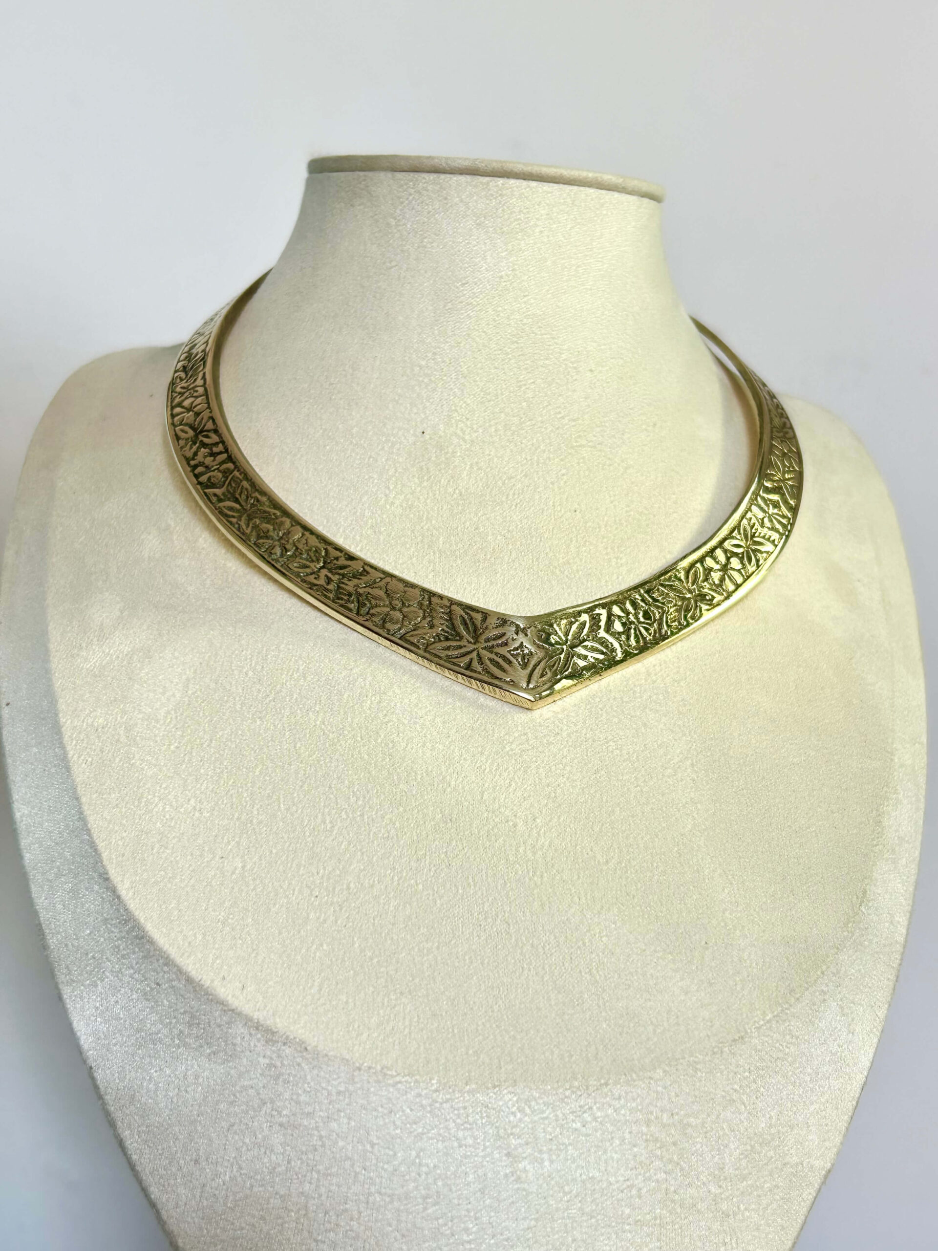 Floral Engraved Brass Choker - Image 4
