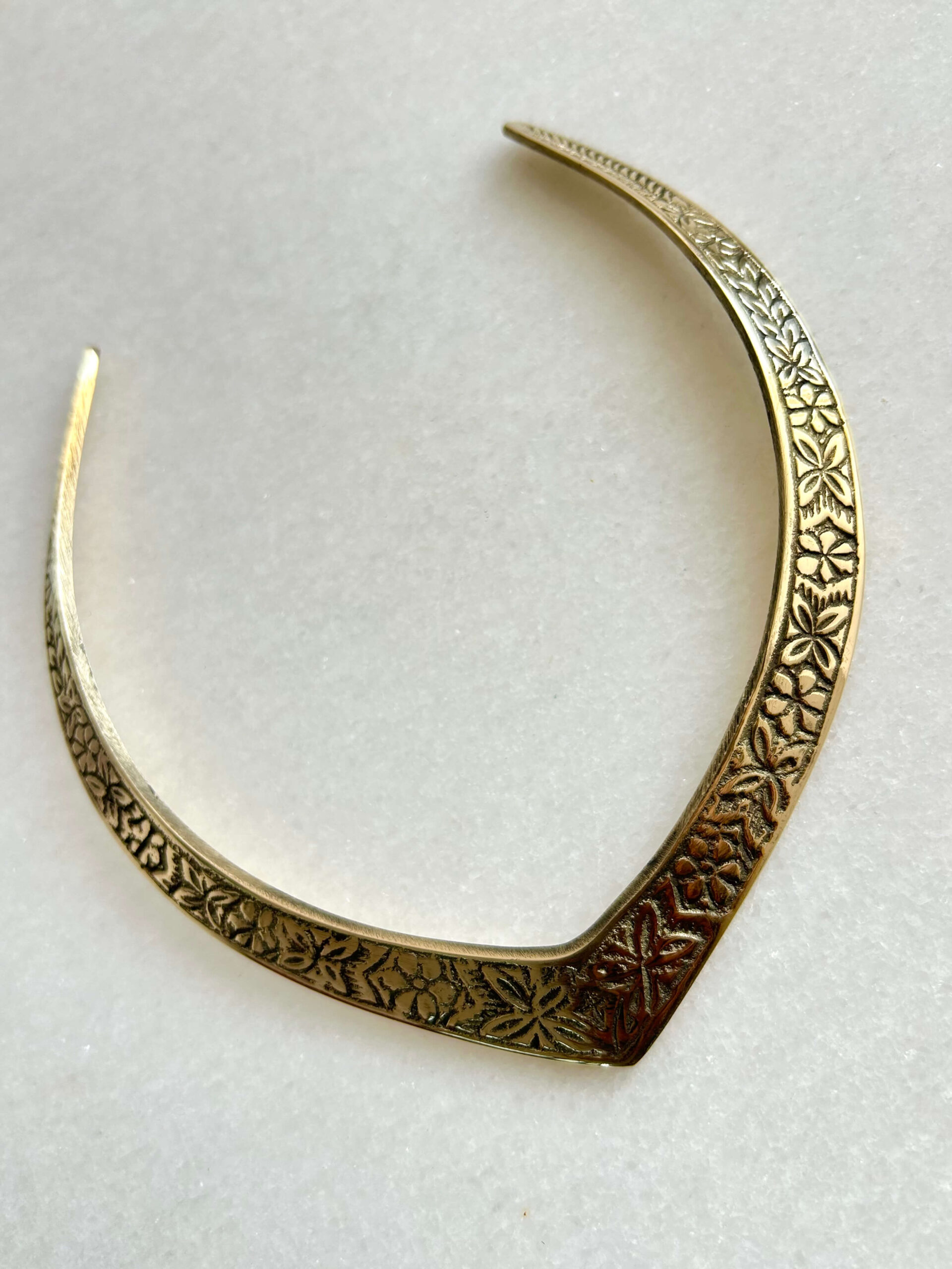 Floral Engraved Brass Choker - Image 6