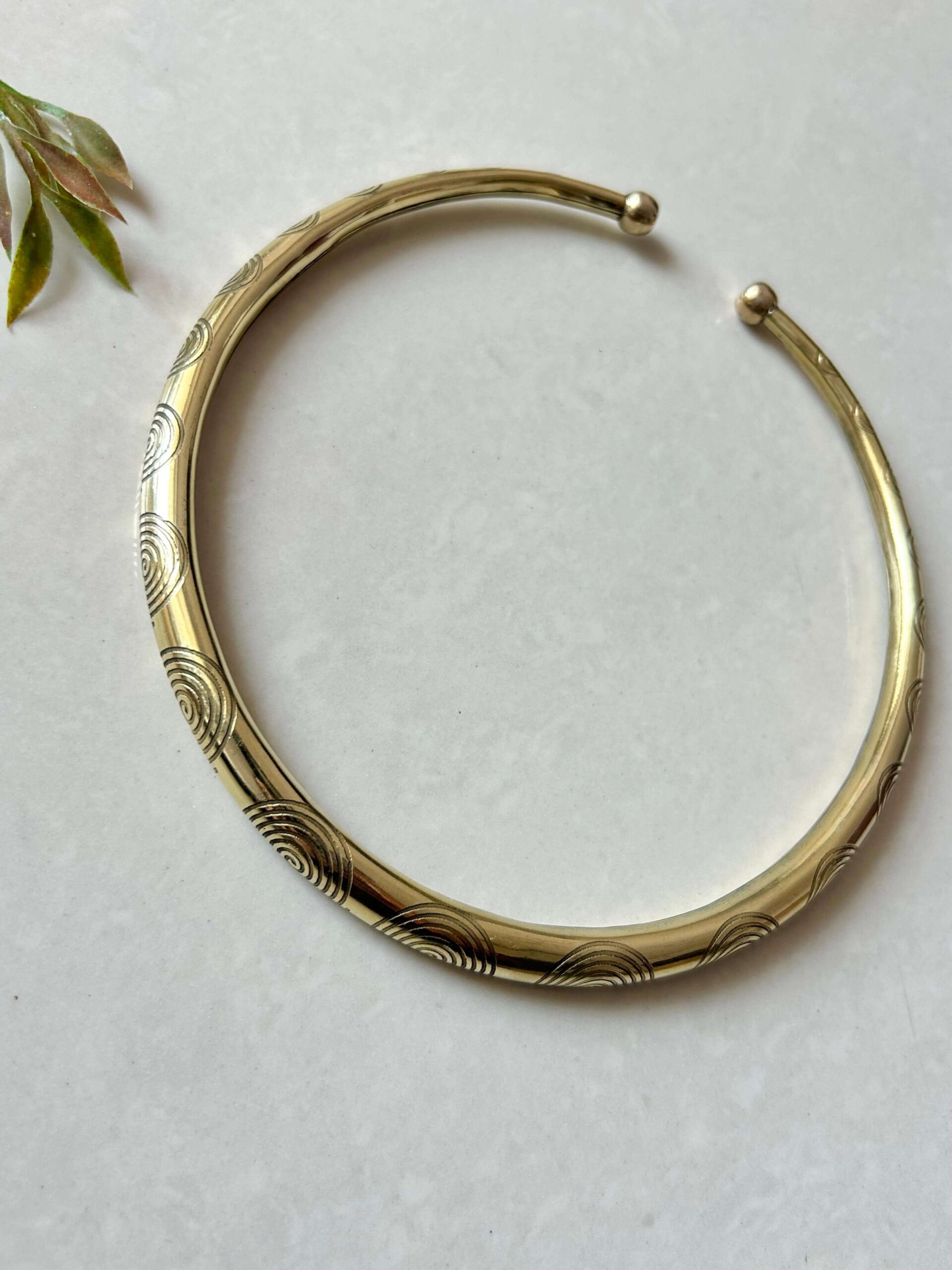 Arc Etched Design Brass Choker - Image 4