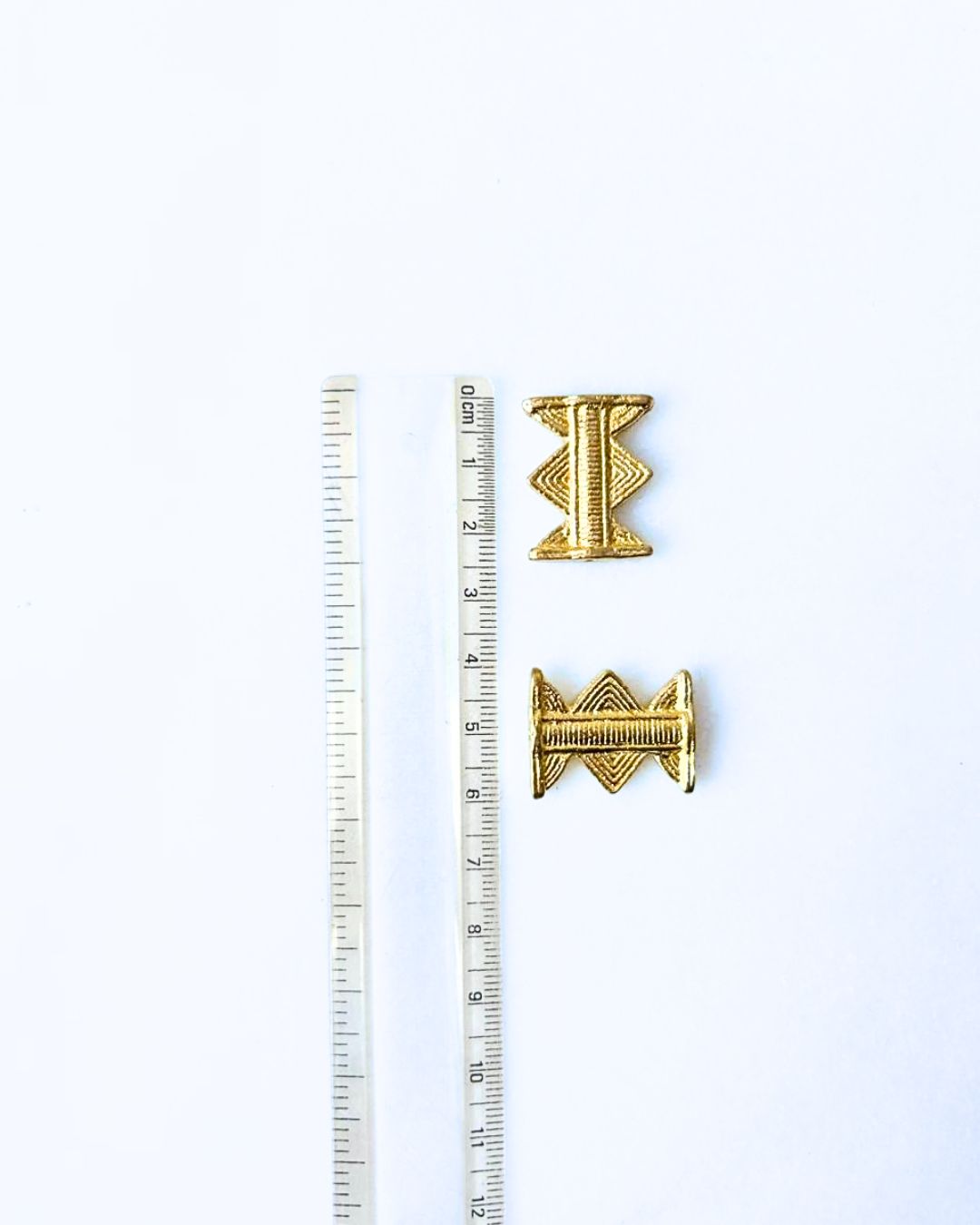 Detailed Medallion Brass Charms – 1 Piece - Image 3