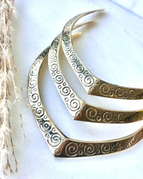 Spiral V-Shaped Brass Choker