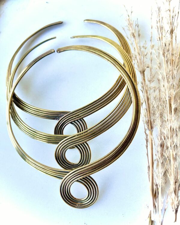 Central Spiral Detail Brass Choker