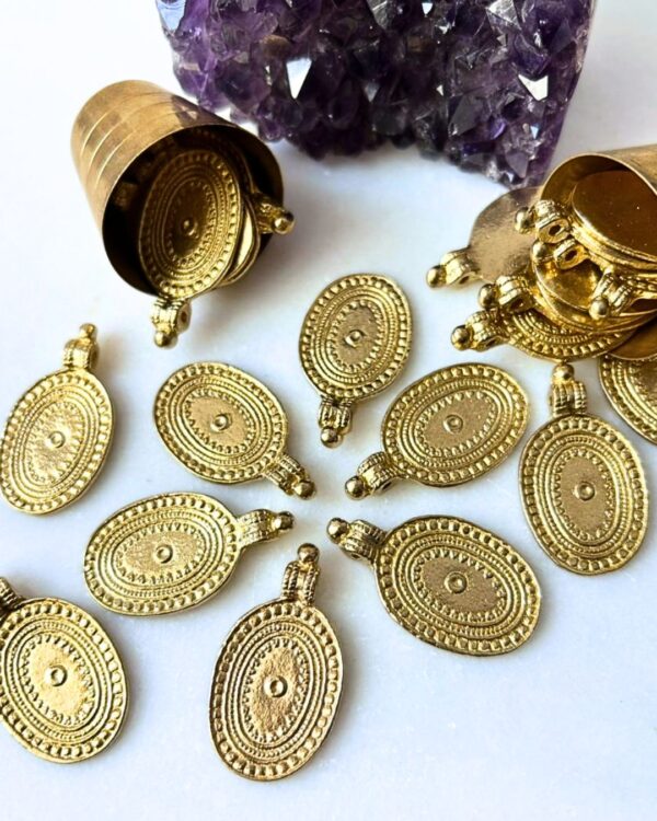 Detailed Oval Ornament Brass Charms – 1 Piece