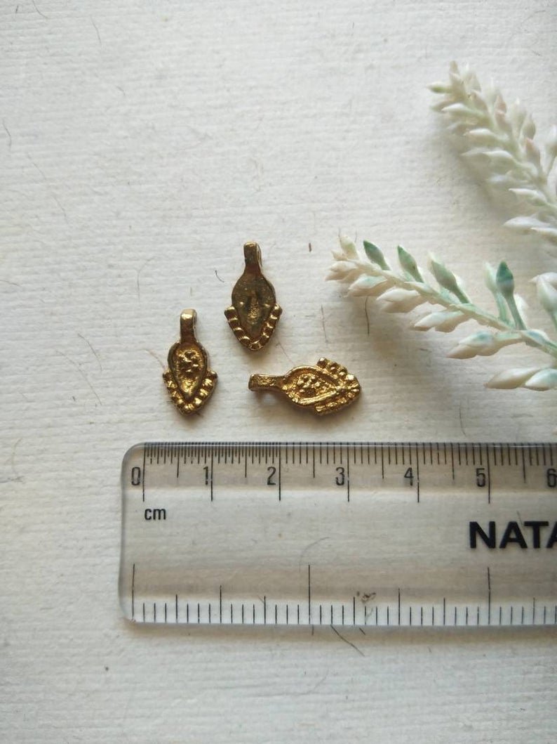 Elongated Leaf Brass Charms – Pack of 10 Pieces - Image 5