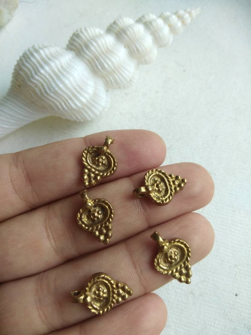 Floral Medallion Charms – Pack of 10 Pieces - Image 2