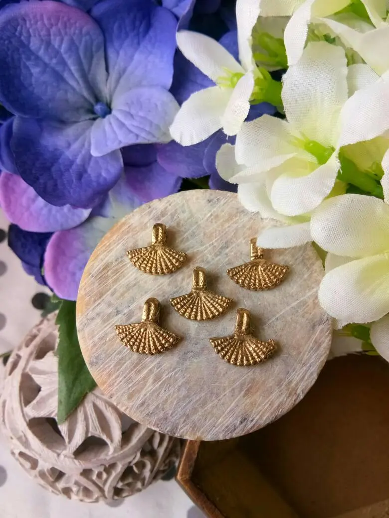 Shell Brass Charms – Pack of 10 Pieces - Image 4
