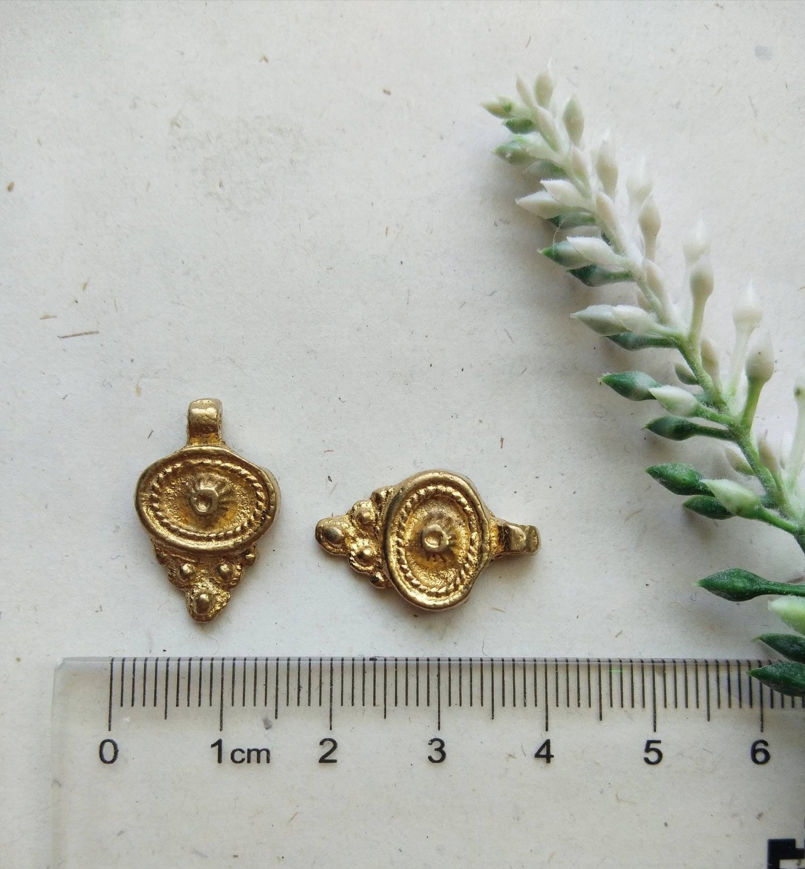 Sunburst Brass Charms – Pack of 5 Pieces - Image 3