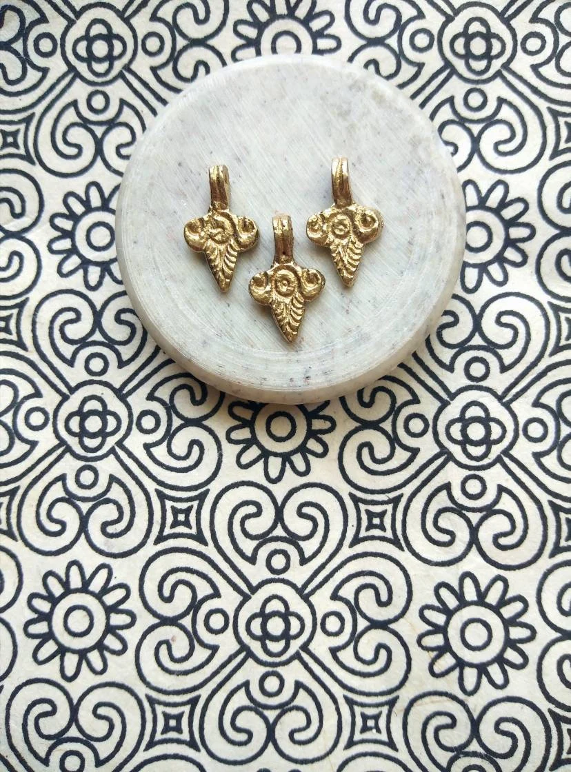 Vintage brass charms – Pack of 10 Pieces