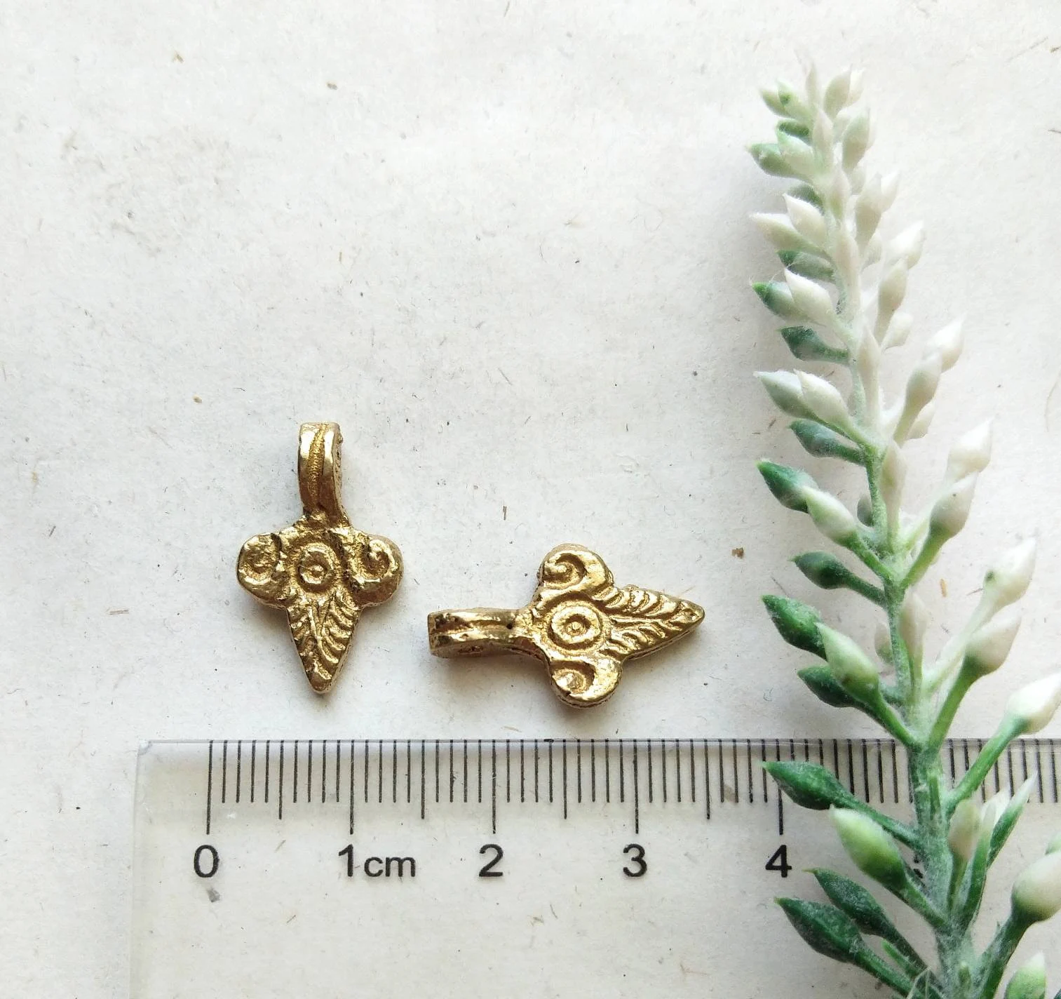 Vintage brass charms – Pack of 10 Pieces - Image 3