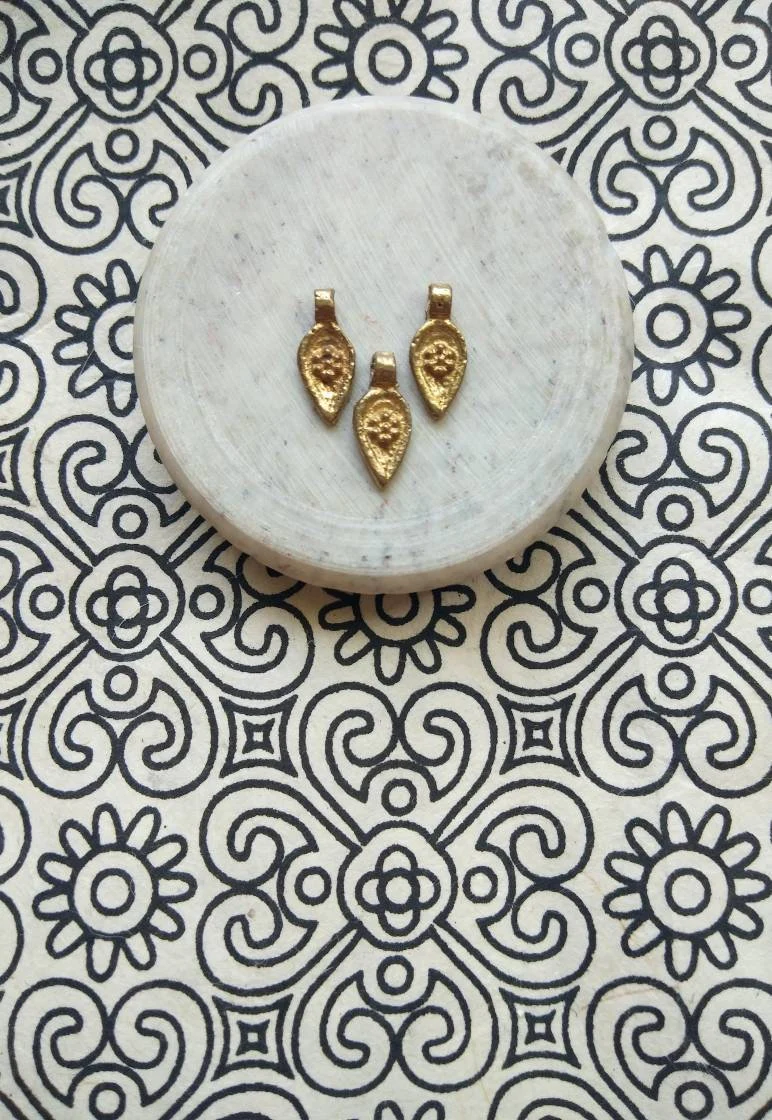 Brass Floral Charms – Pack of 10 Pieces - Image 3