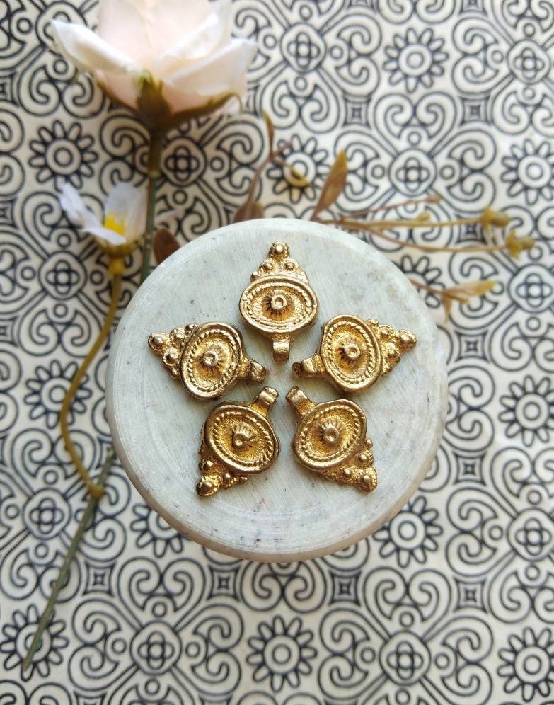 Sunburst Brass Charms – Pack of 5 Pieces - Image 4