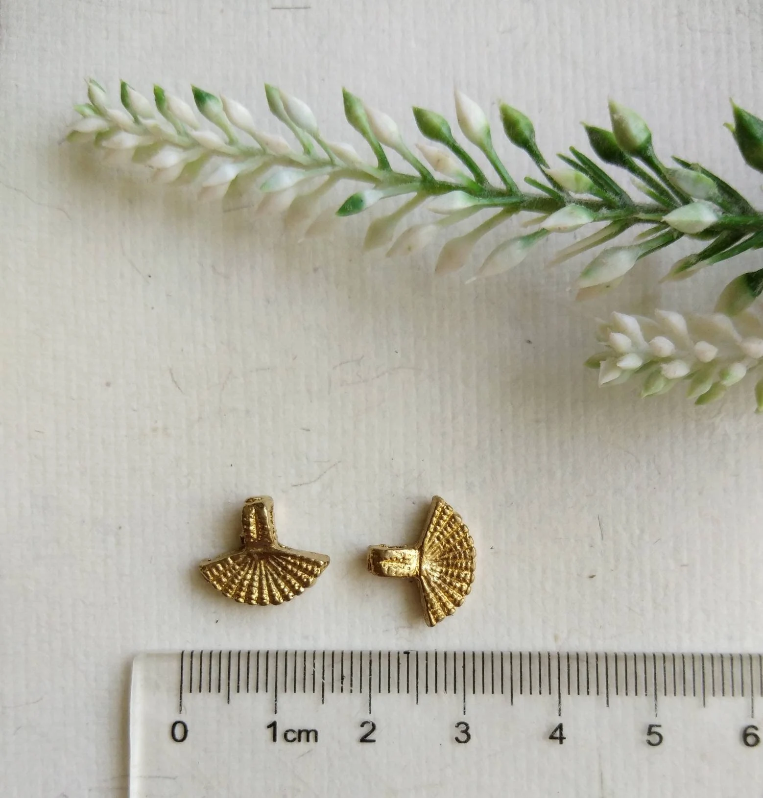 Shell Brass Charms – Pack of 10 Pieces - Image 3