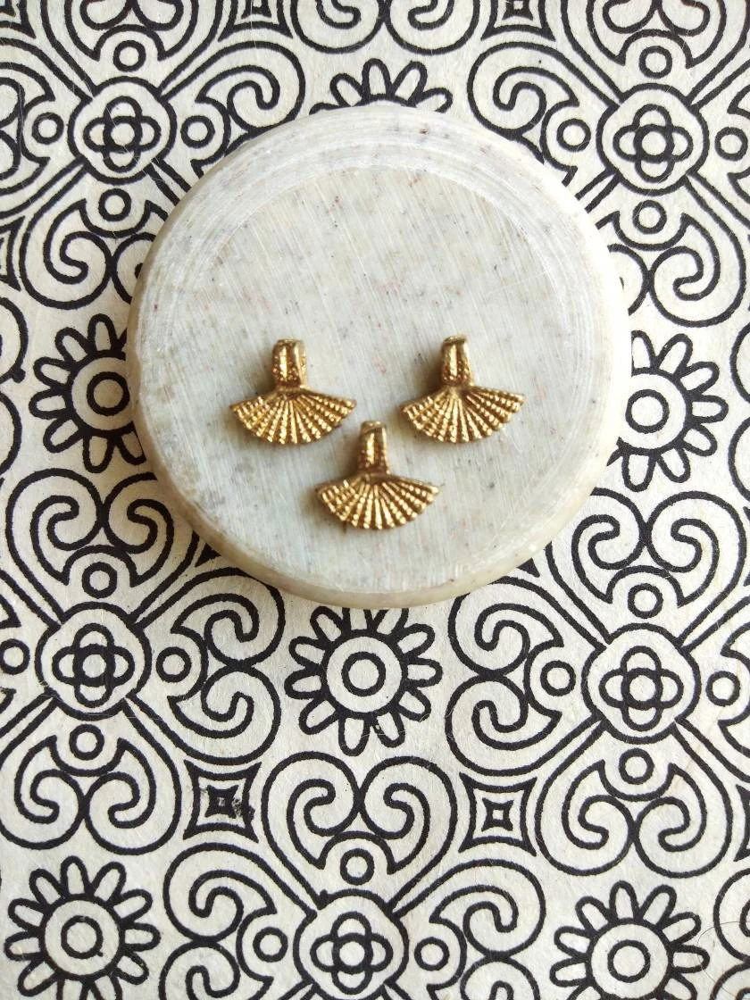 Shell Brass Charms – Pack of 10 Pieces - Image 2