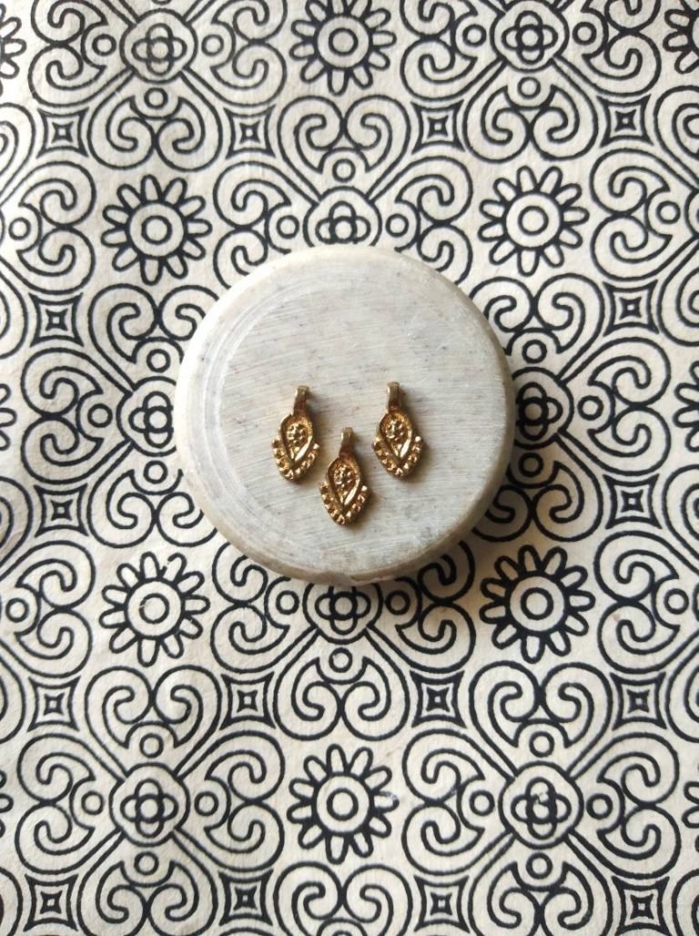 Elongated Leaf Brass Charms – Pack of 10 Pieces - Image 4