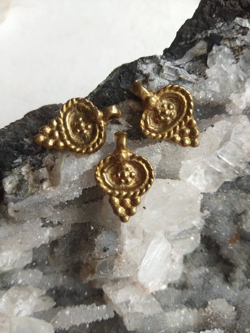 Floral Medallion Charms – Pack of 10 Pieces - Image 5