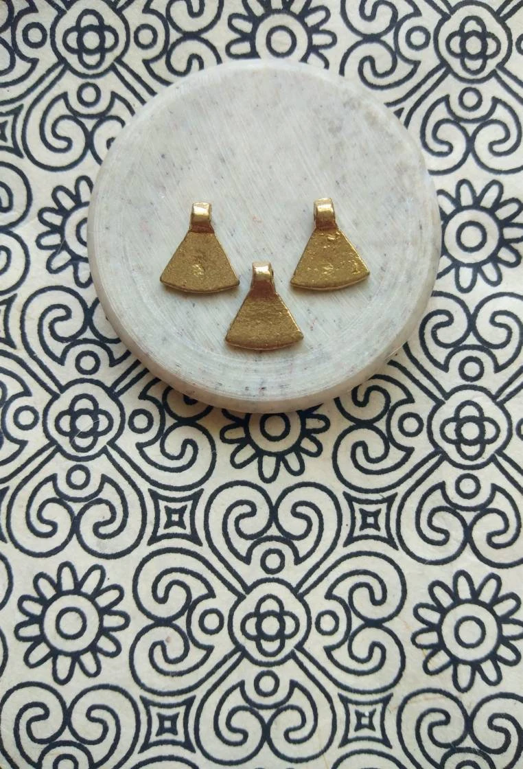 Flat Brass Triangle Charms – Pack of 10 Pieces - Image 2