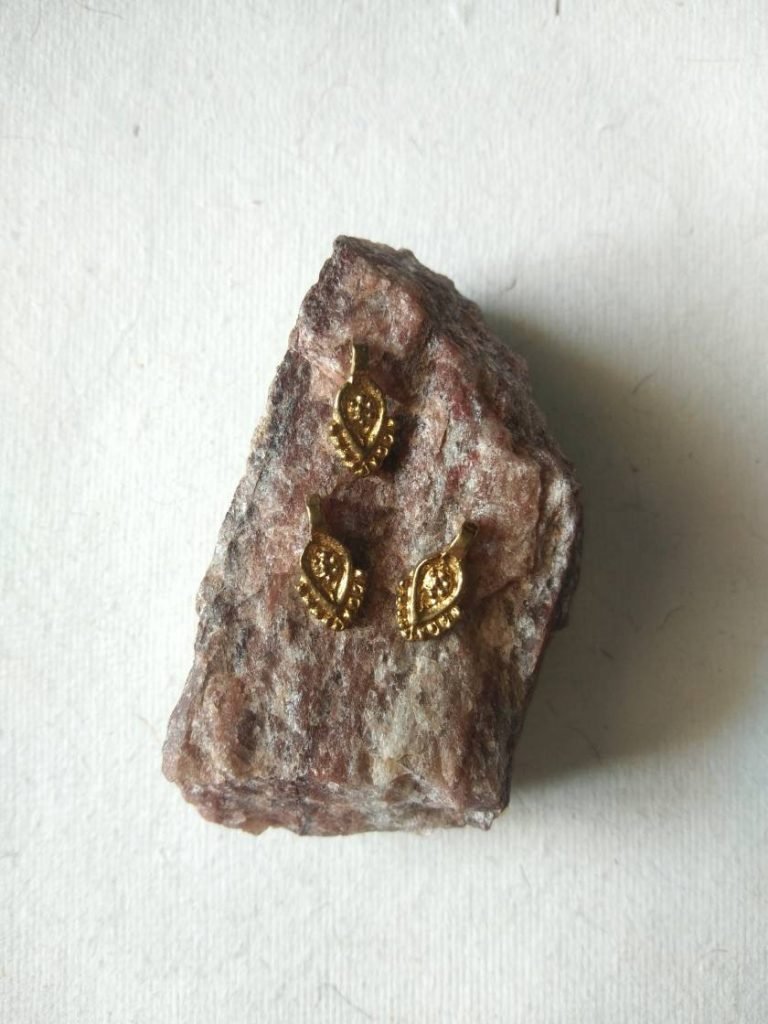 Elongated Leaf Brass Charms – Pack of 10 Pieces - Image 2