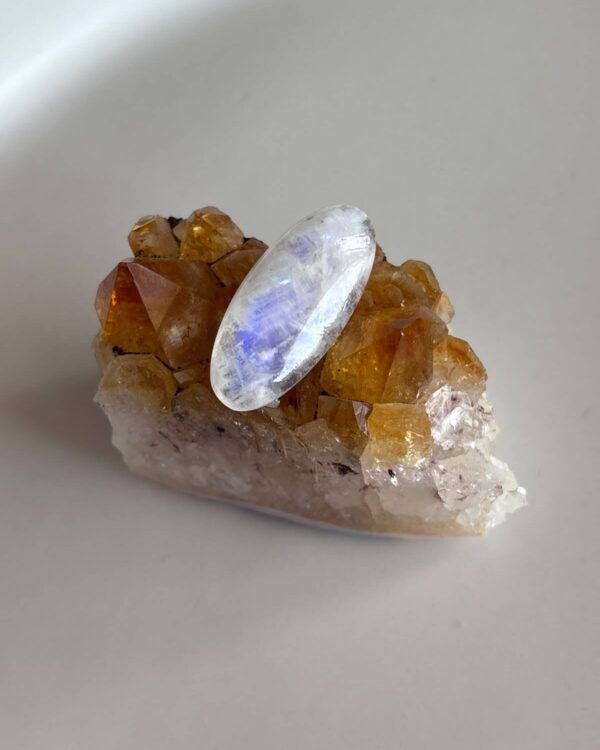 33mm Moonstone Cabochon - Full flash