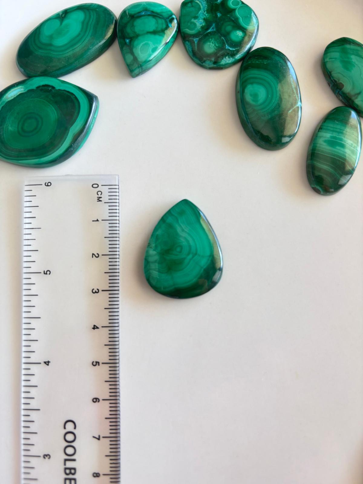 29mm Unique Malachite Gemstone - Image 2
